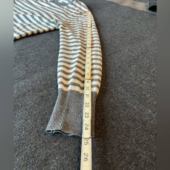 Everlane - The Cashmere Classic Crew Sweater - Cream/Grey - Large - Picture 5 of 15